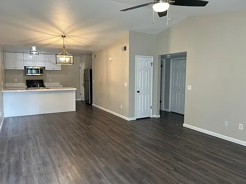 175 N Pollasky Ave #204 Photo 1