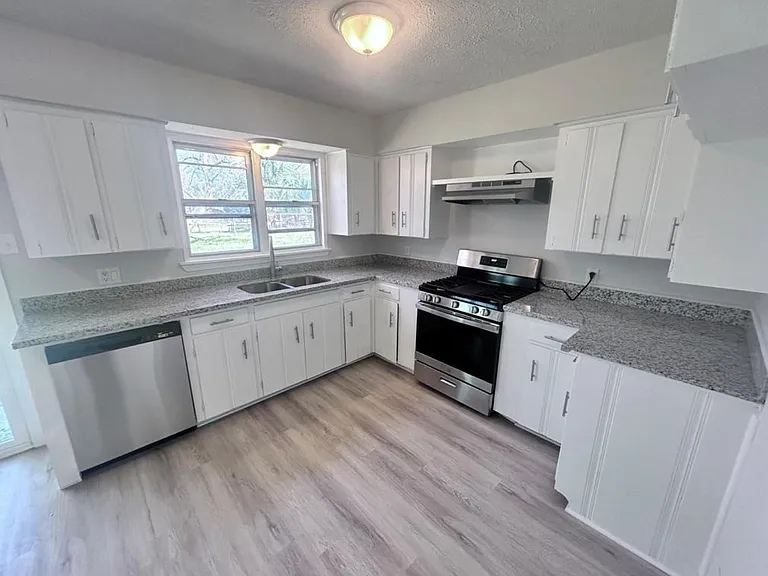 5901 Bretshire Dr — Photo 9