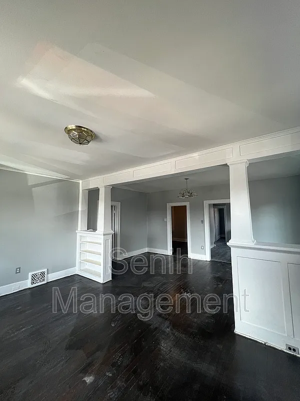 2 bed, 1.0 bath, 900 sqft, $965 — Photo 1