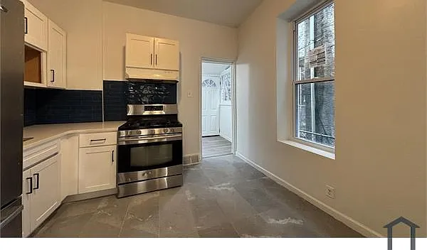 1329 N Wanamaker St — Photo 9