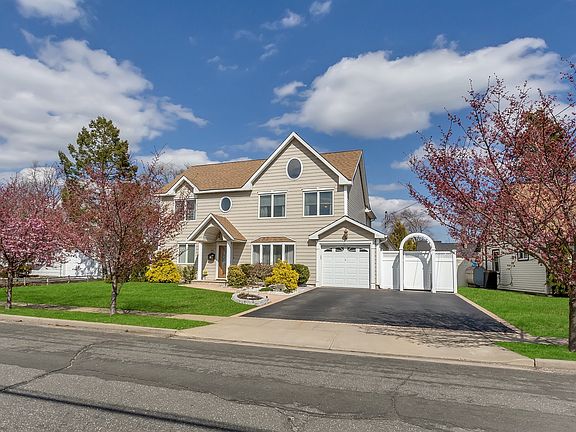 2nd image of 10 Croyden Dr