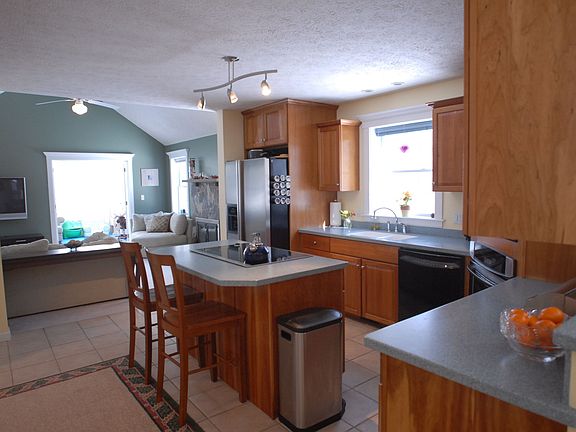 Kitchen - Family room
