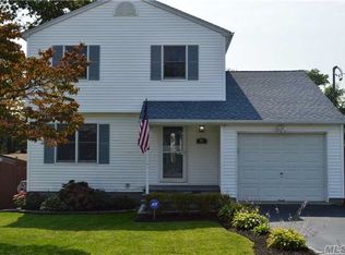 22 Rosemont Ave, Farmingville, NY 11738