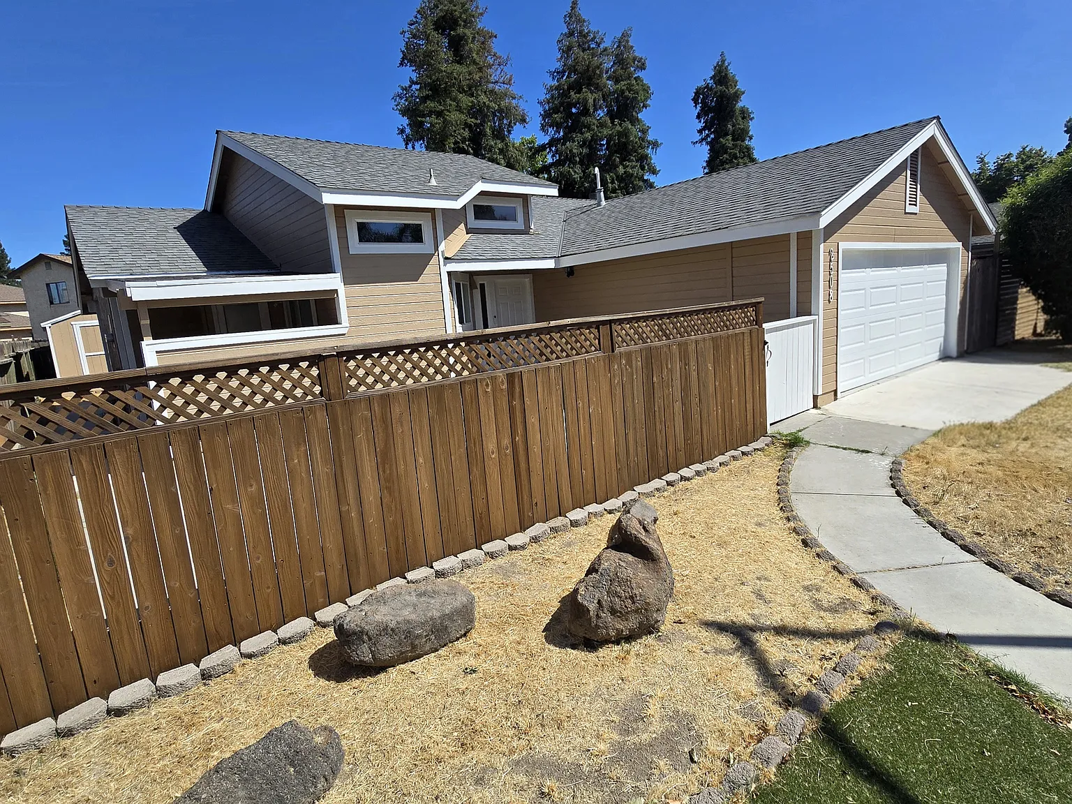 3 bed, 1314 sqft, $2,650 — Photo 2