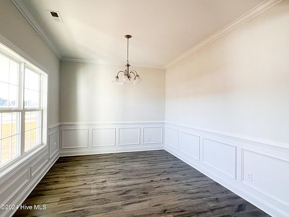 3rd image of 215 Lookout Lane