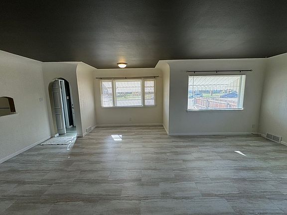 4th image of 2308 6th Ave #1