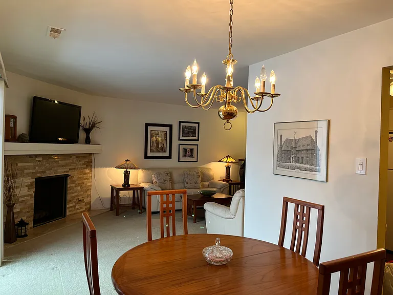 1607 Thames Ct #D — Photo 4