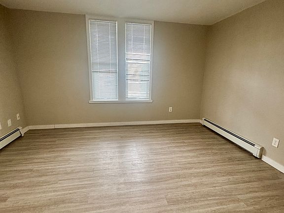 5th image of 124 Meriden Rd #1