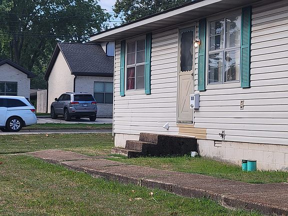 2nd image of 108 N College St #108