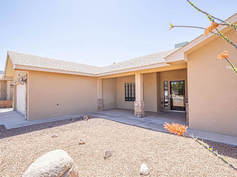 1124 Pajarito Dr — Photo 3