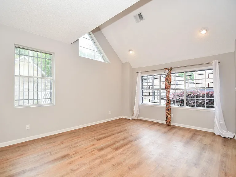 3010 Helena St — Photo 5