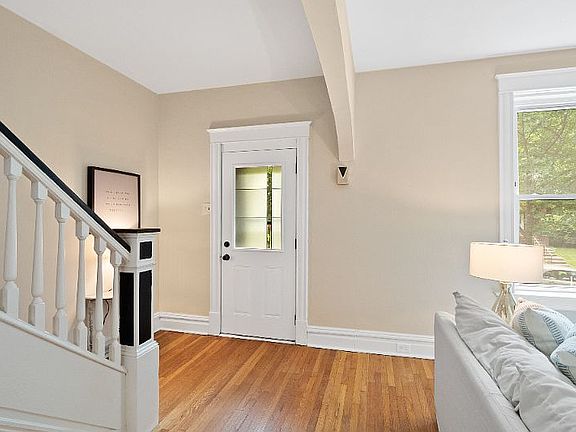 4th image of 1015 Blendon Pl