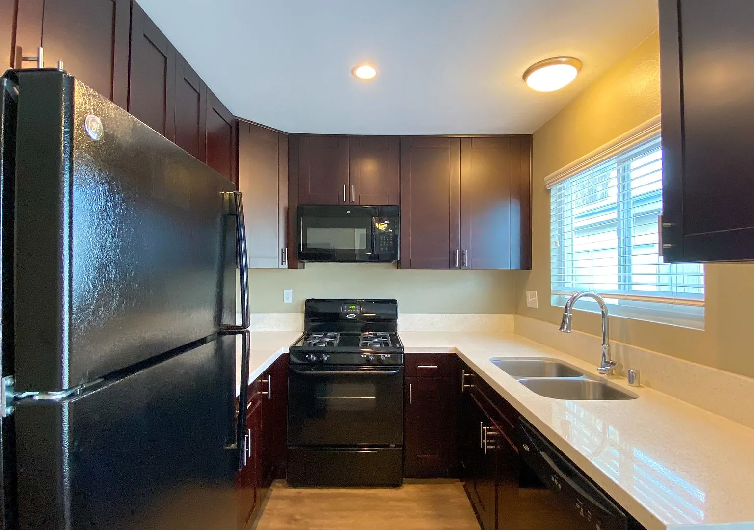 SF Laurel Apts — Photo 1