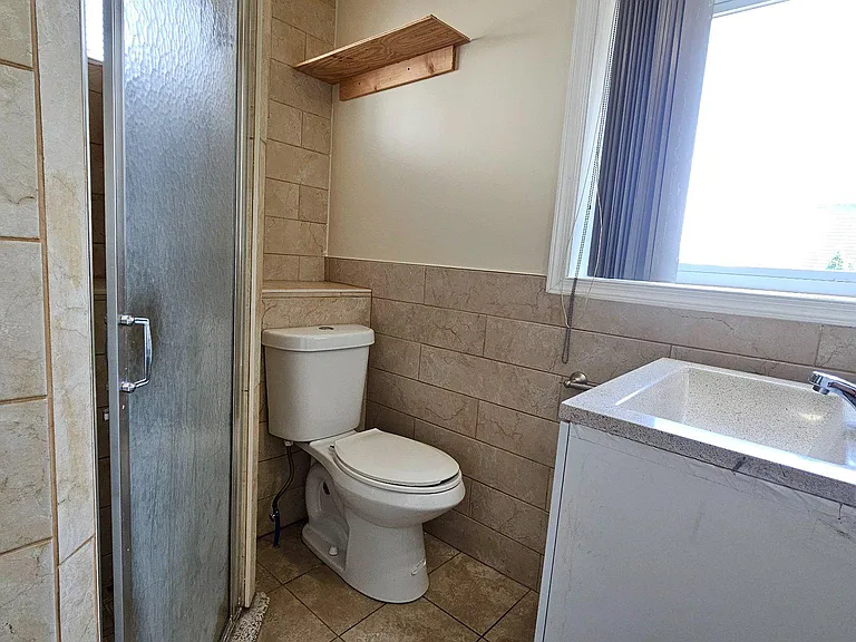 130 Rockland Ave — Photo 8