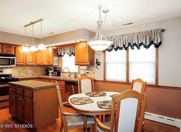4th image of 3246 N Oketo Ave