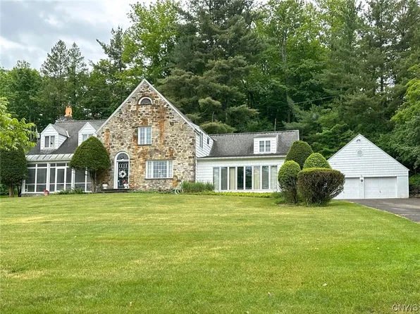 7 Taber Ln, Utica, NY 13501