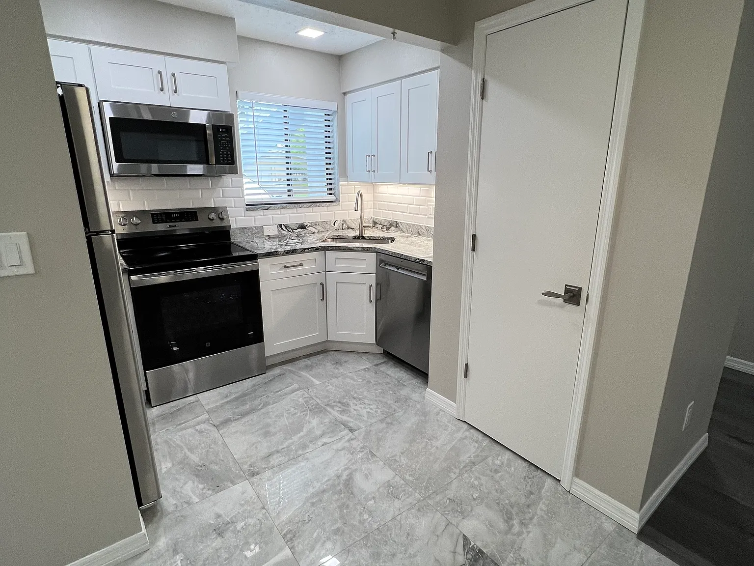 2 bed, 925 sqft, $1,700 — Photo 4