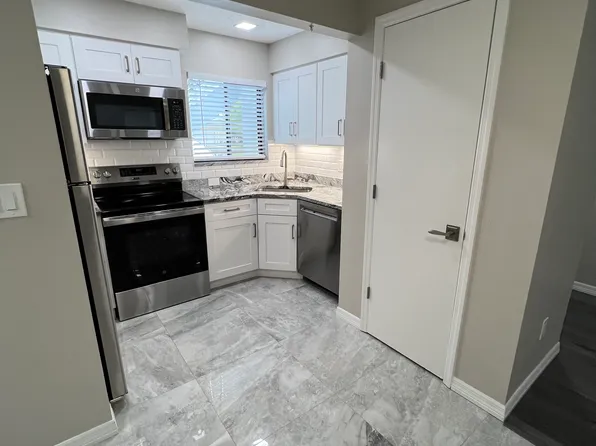 745 James St APT 102, Dunedin, FL 34698