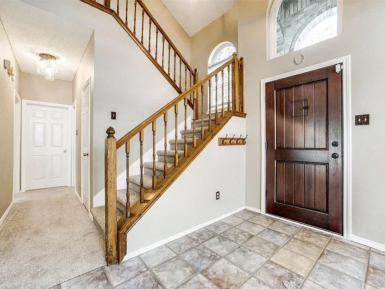 3321 Hazlewood Ct — Photo 4