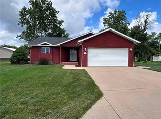 725 Lone Oak St, Saint Libory, IL 62282