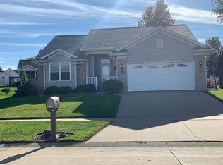 103 Ashworth Ct S, Hiawatha, IA 52233