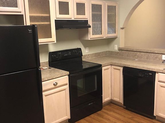 3rd image of 609 Southbranch Dr