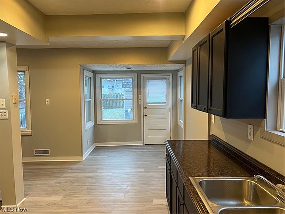 4th image of 3623 Behrwald Ave
