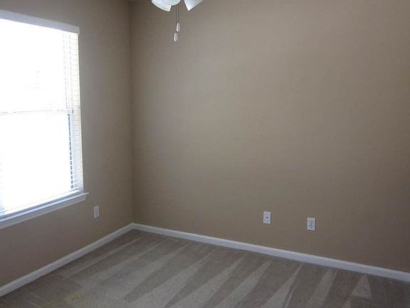 3rd image of 1542 Woodard St