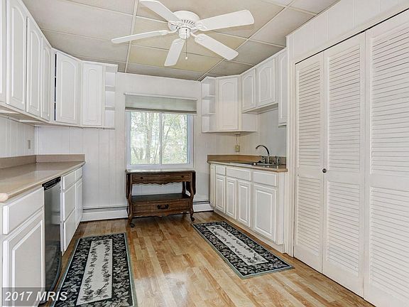 5th image of 1002 Dunnington Pl