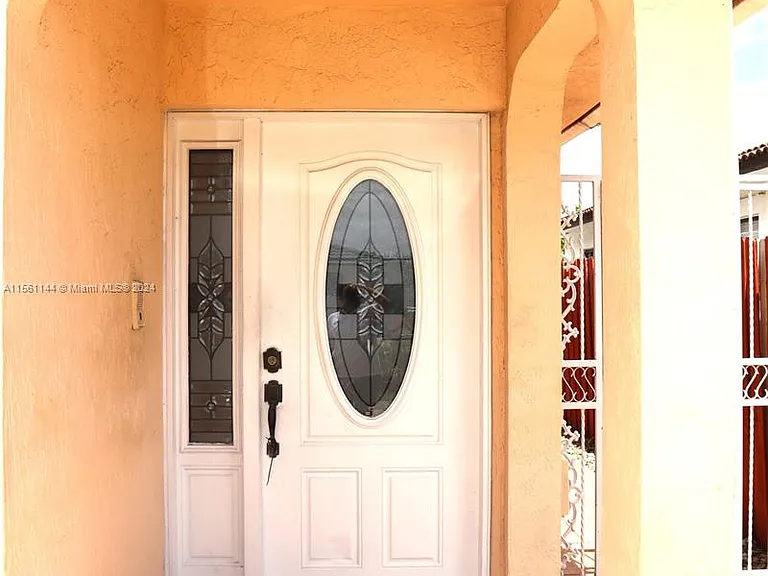 2605 W 71st Pl — Photo 2