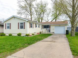 21 Ridge Dr, Decatur, IL 62521