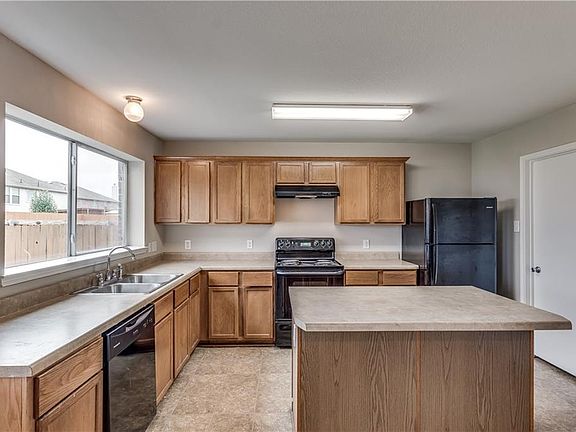 3rd image of 3001 Hoover Dr