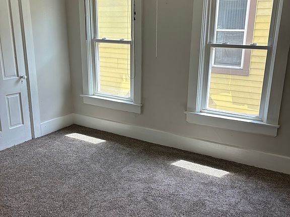 4th image of 330 Kaufmann Ave