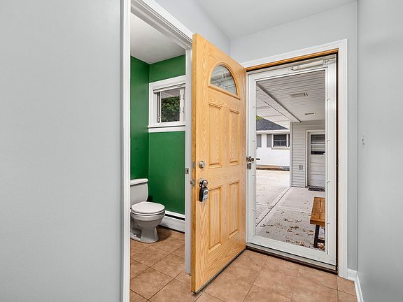 4th image of 234 Abbotsford Ct