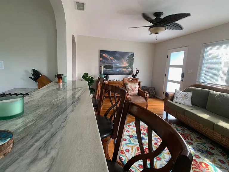 4462 Santa Monica Ave — Photo 10