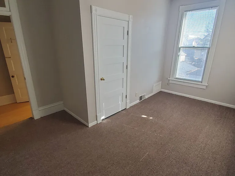 2054 N Cambridge Ave — Photo 38