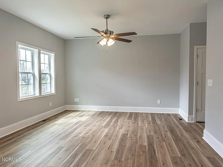 1060 W New York Ave — Photo 8