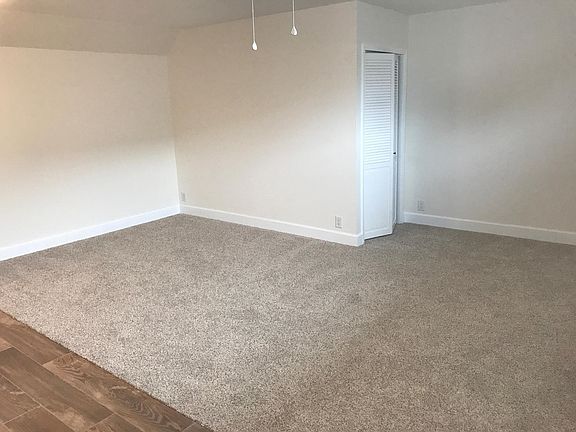 4th image of 228 C Ave #1/2