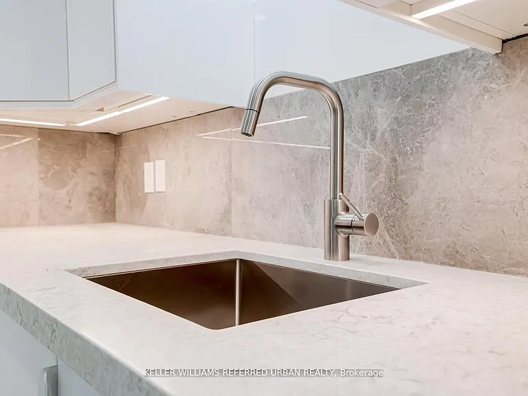 2556 Lake Shore Blvd W #LOWER — Photo 10