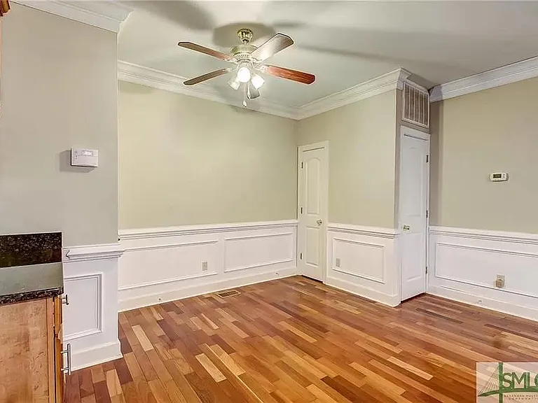 637 E Henry St #B — Photo 10