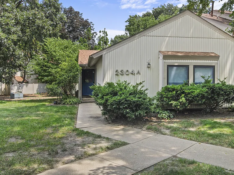 2304 Melrose Dr — Photo 1