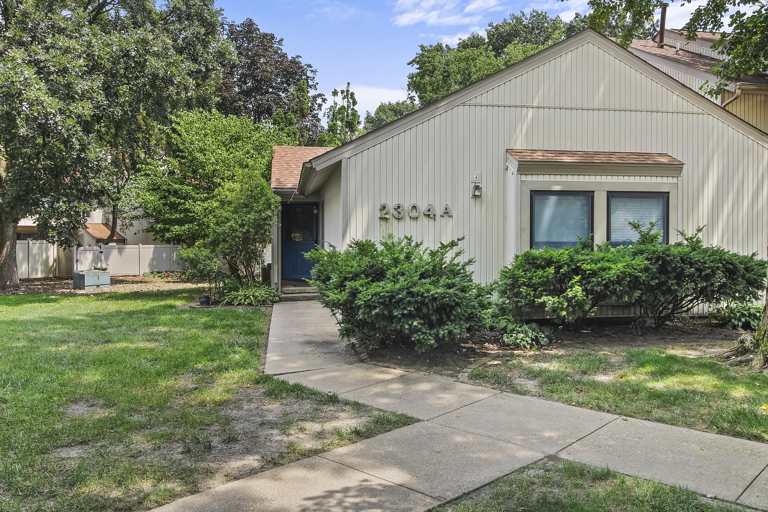 2304 Melrose Dr photo 1