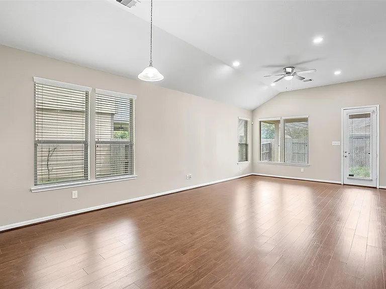 6530 Bayliss Valley Ln — Photo 17