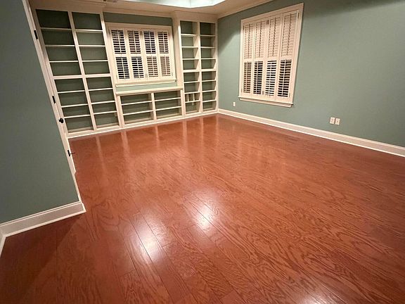 3rd image of 135 Cottage Dr