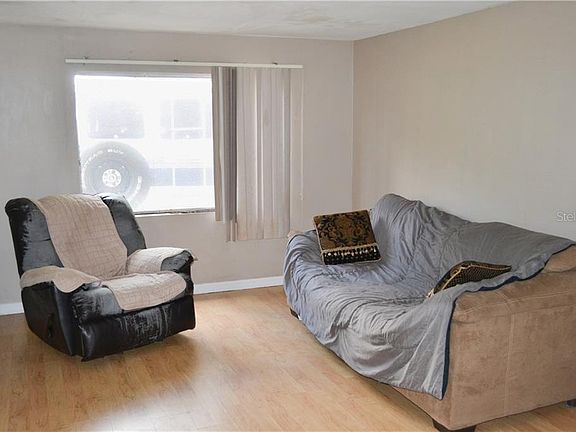 3rd image of 906 Clearview Ave