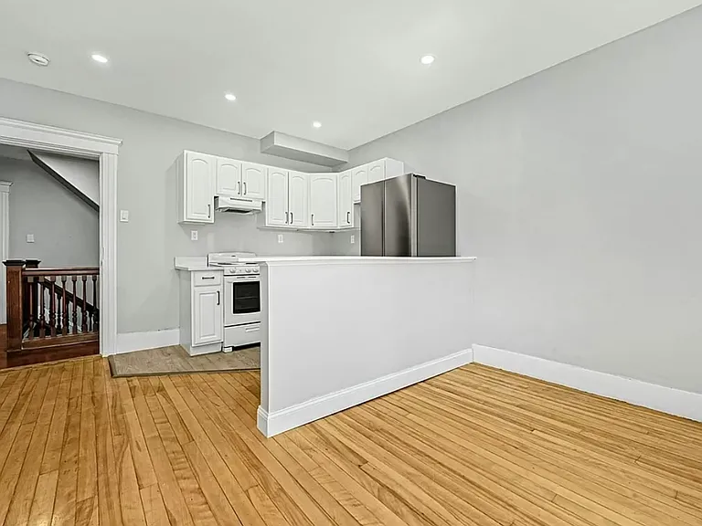 34 William St #2C — Photo 2