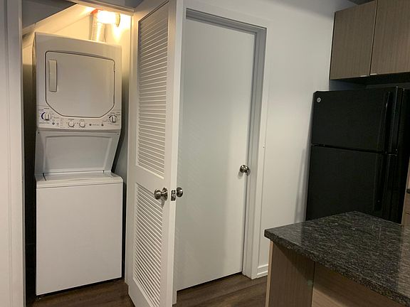4th image of 5719 N Winthrop Ave #106