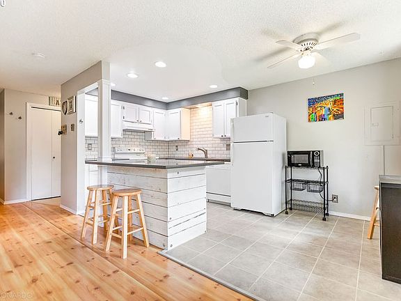 4th image of 619 SE 121st Ave APT 19