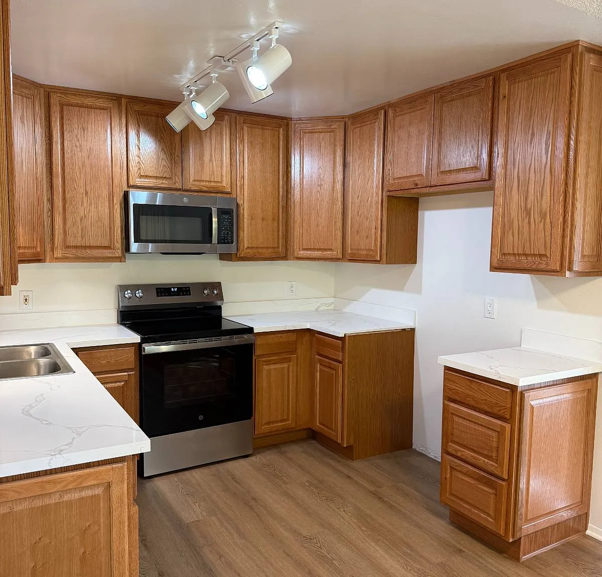 Granada Gardens Apartments — Photo 2