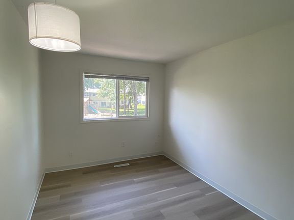 5th image of 632 Meadow Pl #1